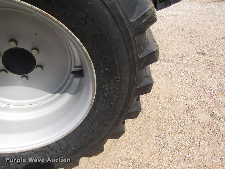 image for item DD8905 Mahindra 2816 HFWD tractor