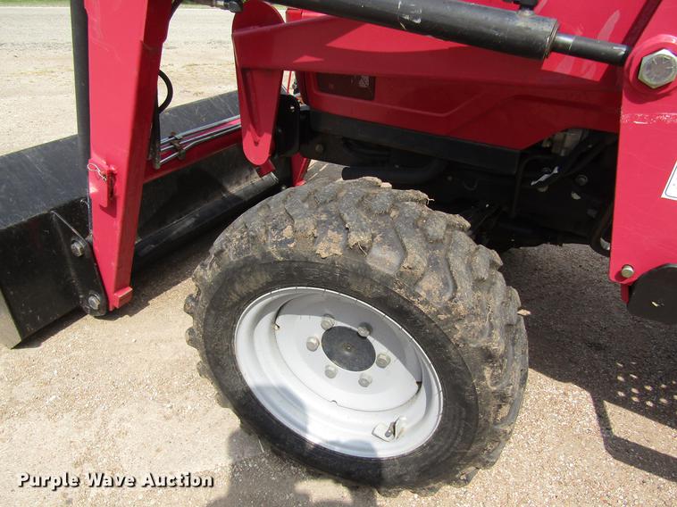 image for item DD8905 Mahindra 2816 HFWD tractor