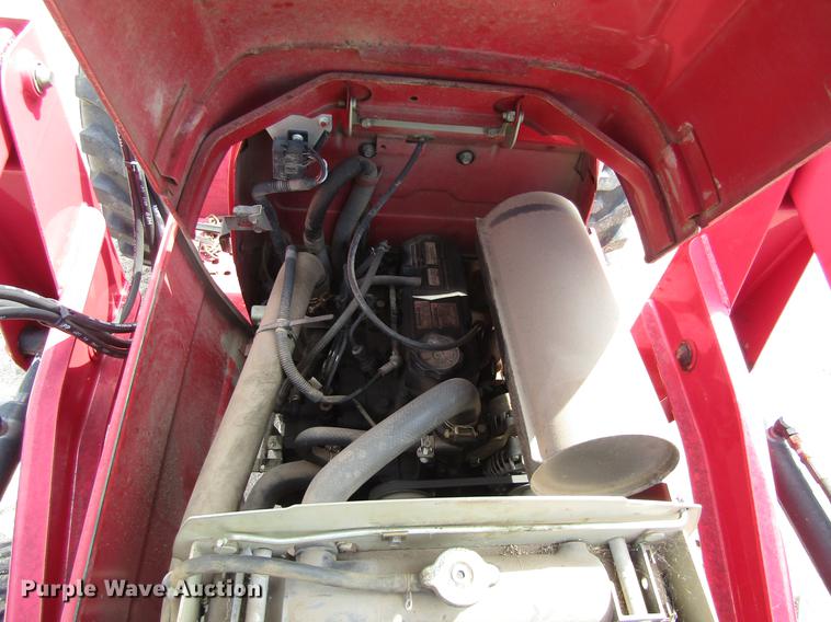 image for item DD8905 Mahindra 2816 HFWD tractor