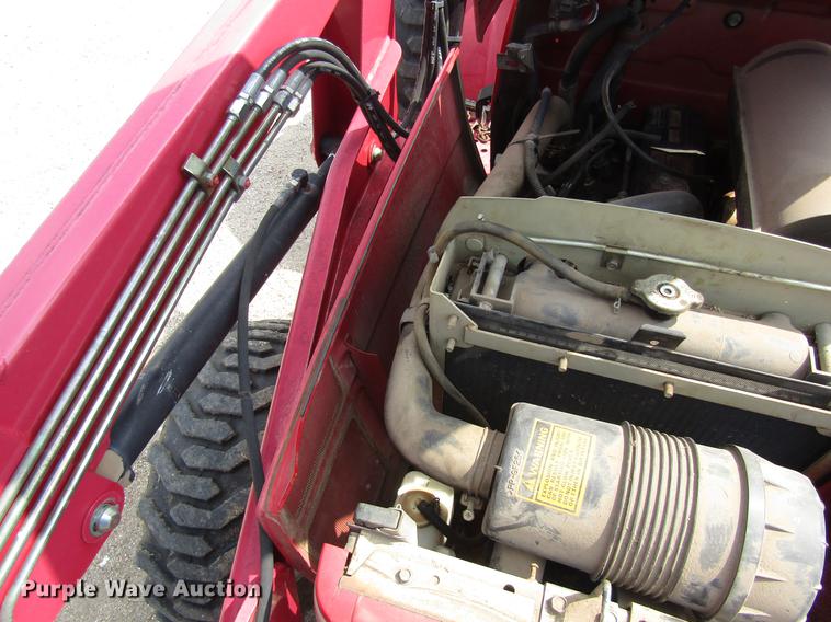 image for item DD8905 Mahindra 2816 HFWD tractor