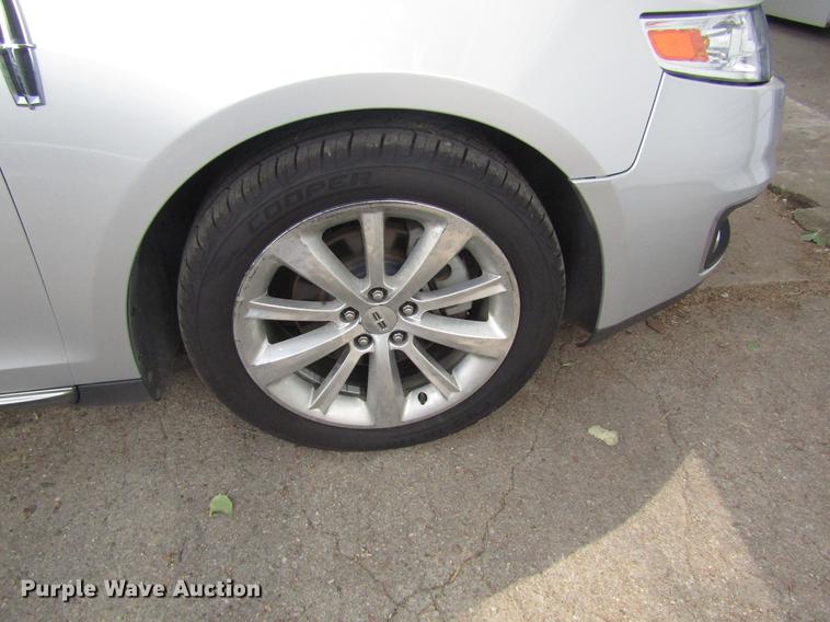 image for item DD8906 2009 Lincoln MKS