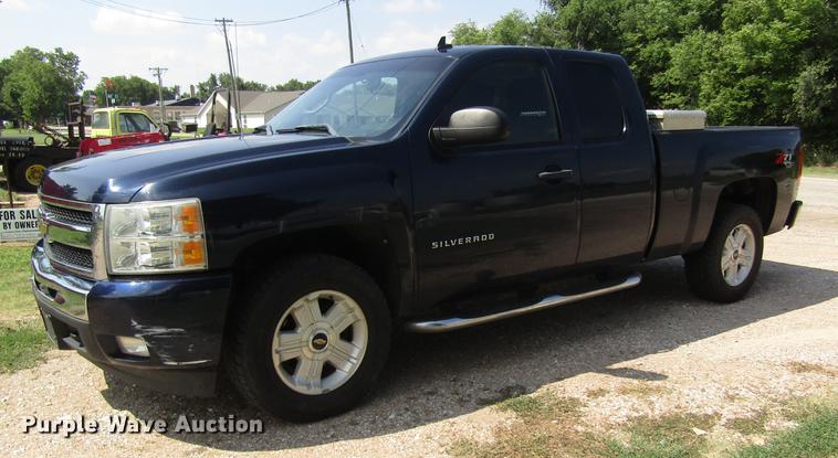image for item DD8907 2011 Chevrolet Silverado 1500 Ext. Cab pickup truck