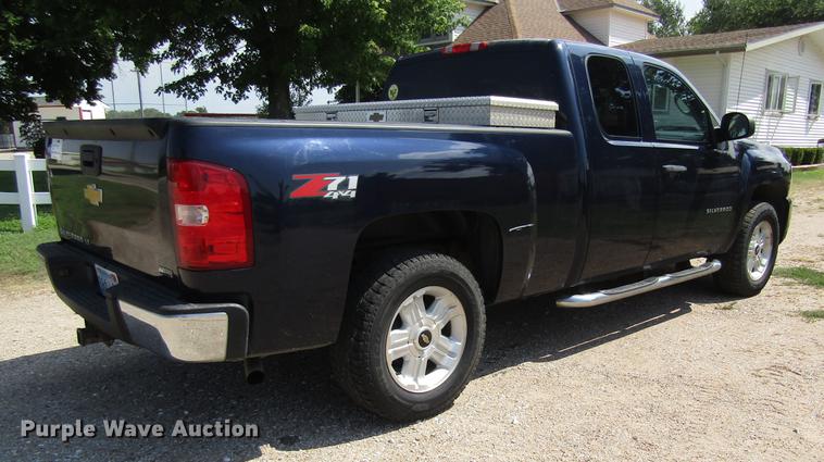 image for item DD8907 2011 Chevrolet Silverado 1500 Ext. Cab pickup truck