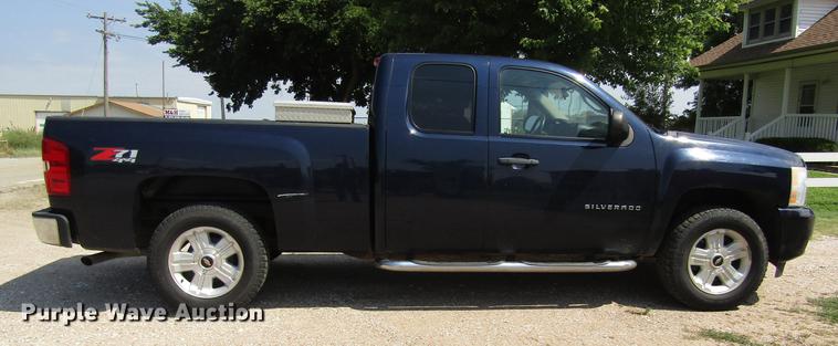 image for item DD8907 2011 Chevrolet Silverado 1500 Ext. Cab pickup truck