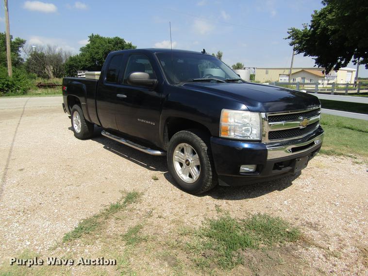 image for item DD8907 2011 Chevrolet Silverado 1500 Ext. Cab pickup truck