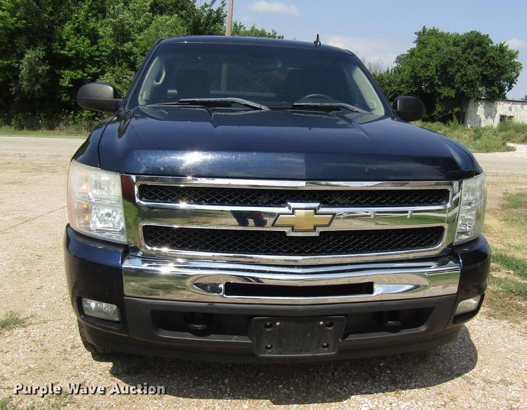 image for item DD8907 2011 Chevrolet Silverado 1500 Ext. Cab pickup truck