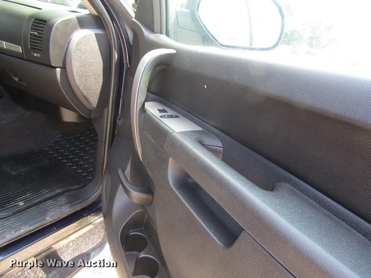 image for item DD8907 2011 Chevrolet Silverado 1500 Ext. Cab pickup truck
