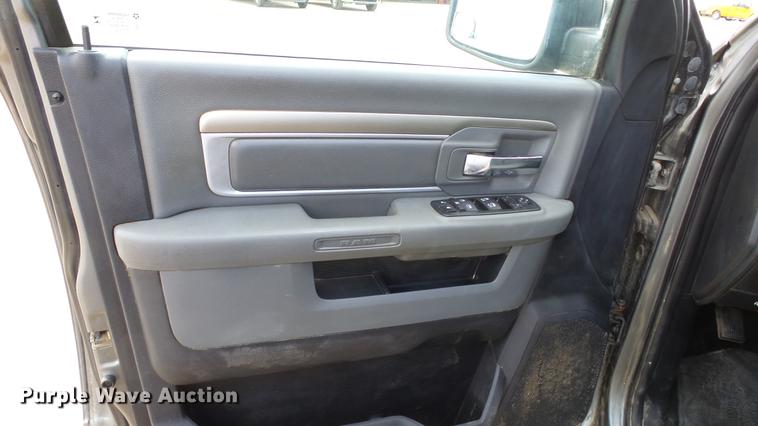 image for item DE2969 2013 Dodge Ram 2500 SLT Crew Cab pickup truck