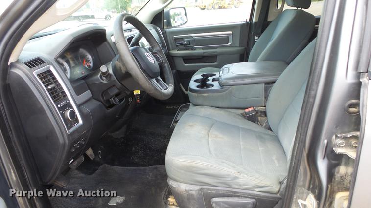 image for item DE2969 2013 Dodge Ram 2500 SLT Crew Cab pickup truck