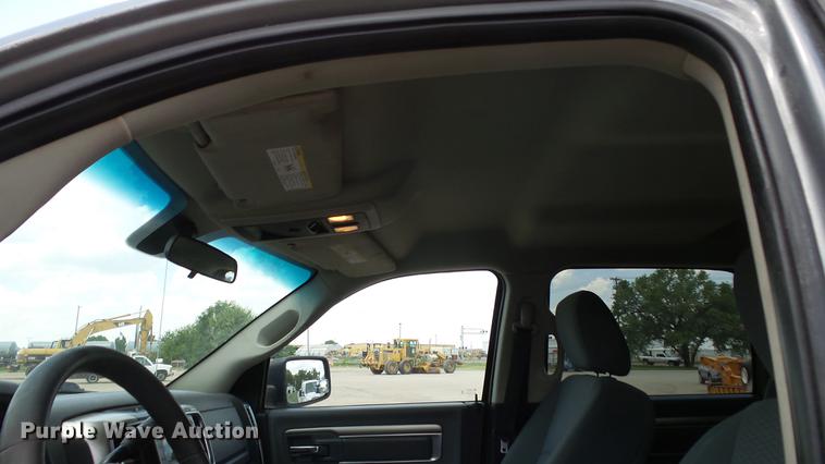 image for item DE2969 2013 Dodge Ram 2500 SLT Crew Cab pickup truck