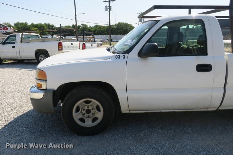image for item DE3780 2003 GMC Sierra 1500 pickup truck