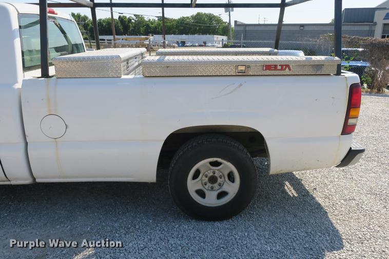 image for item DE3780 2003 GMC Sierra 1500 pickup truck