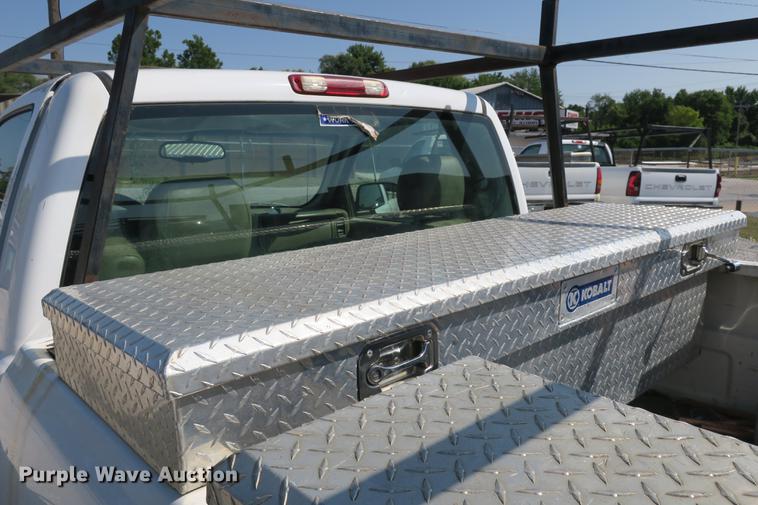 image for item DE3780 2003 GMC Sierra 1500 pickup truck