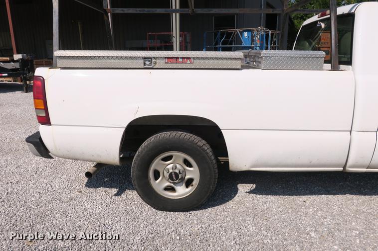 image for item DE3780 2003 GMC Sierra 1500 pickup truck