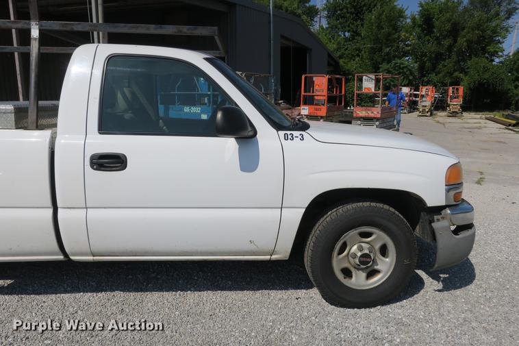 image for item DE3780 2003 GMC Sierra 1500 pickup truck
