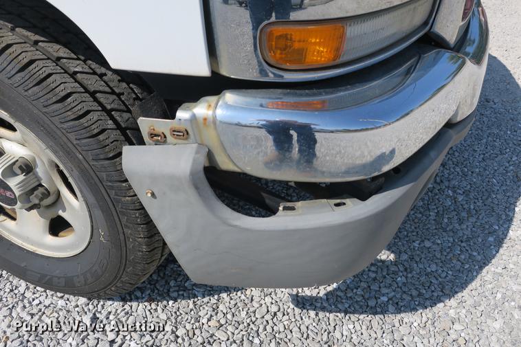 image for item DE3780 2003 GMC Sierra 1500 pickup truck