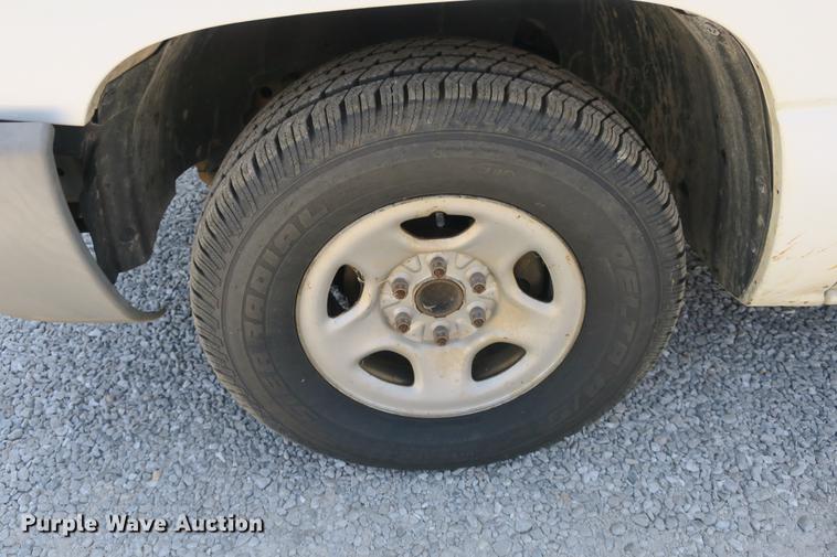 image for item DE3780 2003 GMC Sierra 1500 pickup truck