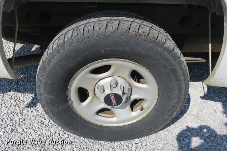 image for item DE3780 2003 GMC Sierra 1500 pickup truck