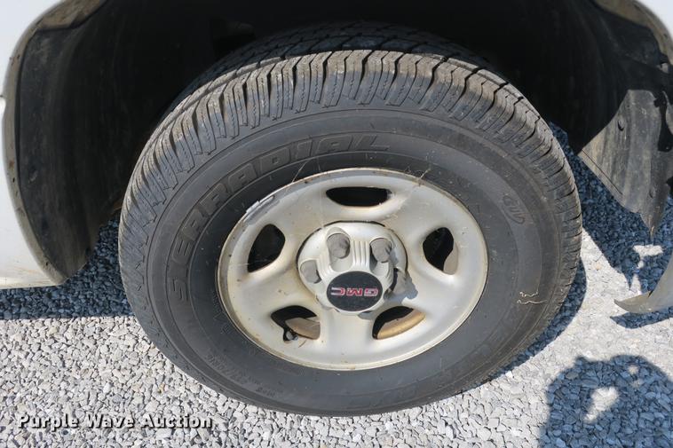 image for item DE3780 2003 GMC Sierra 1500 pickup truck