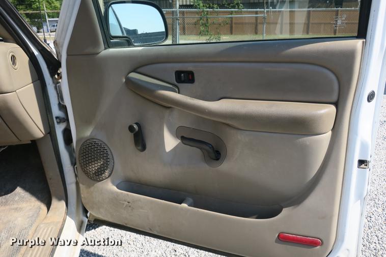 image for item DE3780 2003 GMC Sierra 1500 pickup truck