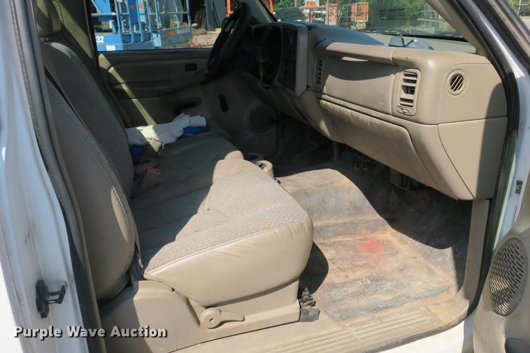 image for item DE3780 2003 GMC Sierra 1500 pickup truck