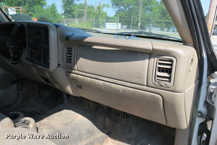 image for item DE3780 2003 GMC Sierra 1500 pickup truck