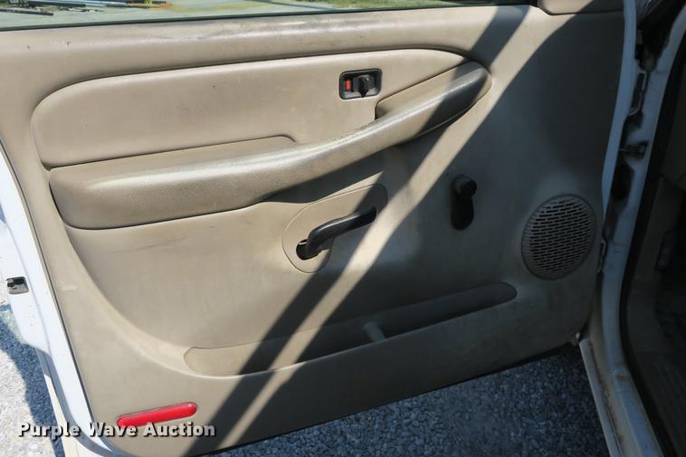 image for item DE3780 2003 GMC Sierra 1500 pickup truck