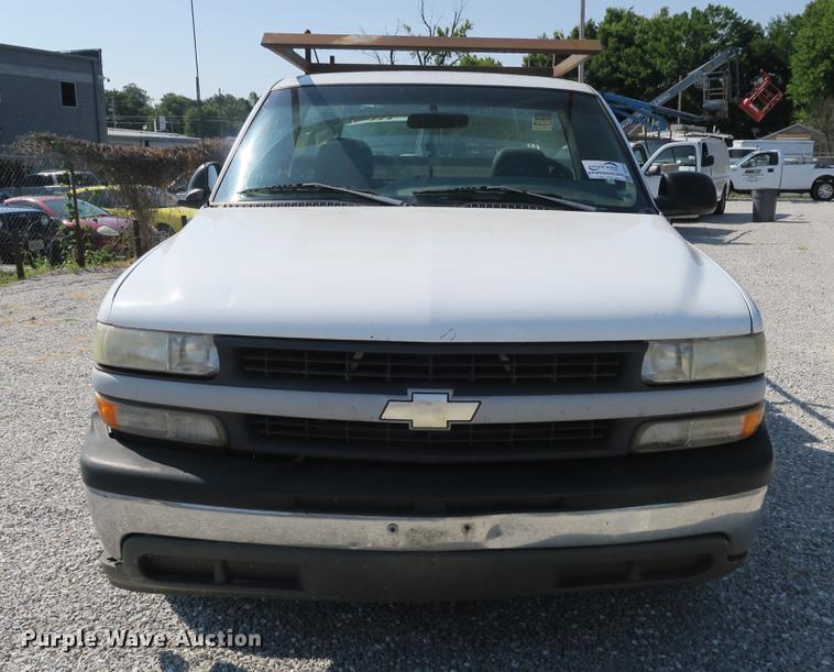 image for item DE3781 2002 Chevrolet Silverado 1500 pickup truck