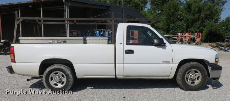 image for item DE3781 2002 Chevrolet Silverado 1500 pickup truck