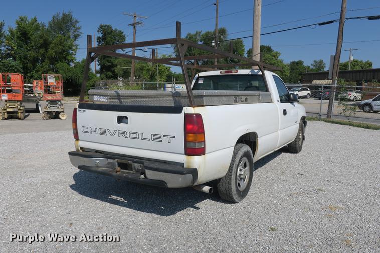 image for item DE3781 2002 Chevrolet Silverado 1500 pickup truck