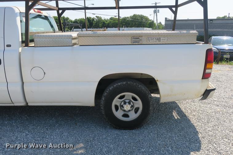 image for item DE3781 2002 Chevrolet Silverado 1500 pickup truck