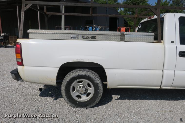 image for item DE3781 2002 Chevrolet Silverado 1500 pickup truck