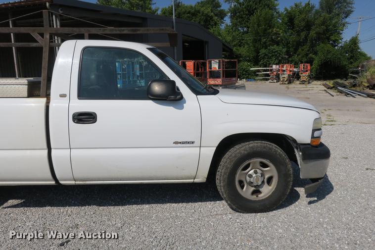 image for item DE3781 2002 Chevrolet Silverado 1500 pickup truck