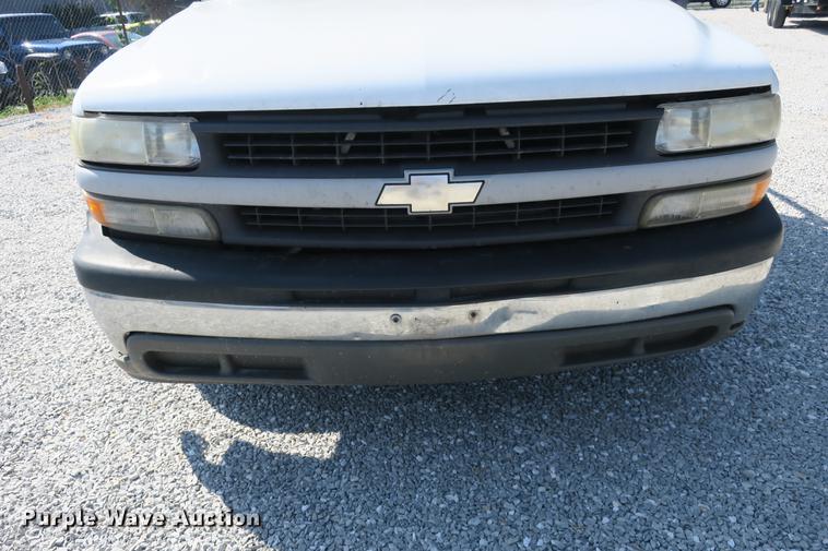 image for item DE3781 2002 Chevrolet Silverado 1500 pickup truck