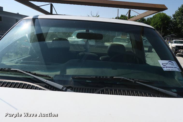 image for item DE3781 2002 Chevrolet Silverado 1500 pickup truck