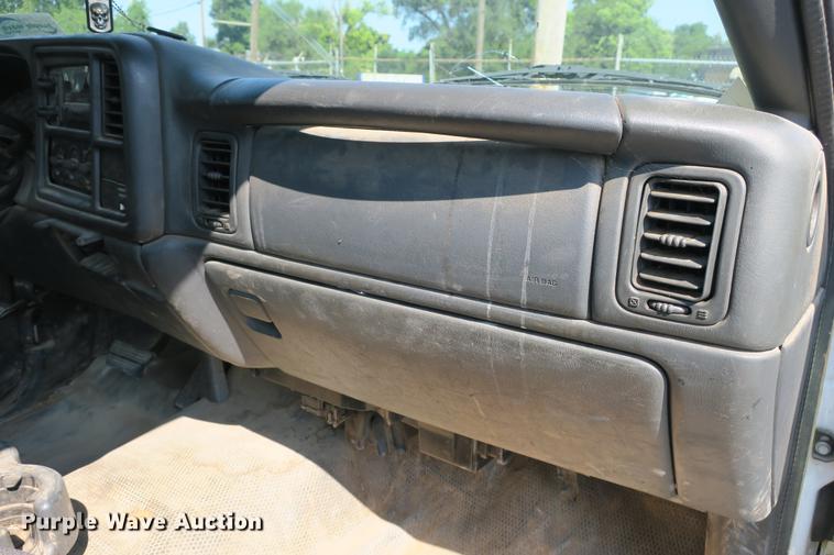 image for item DE3781 2002 Chevrolet Silverado 1500 pickup truck