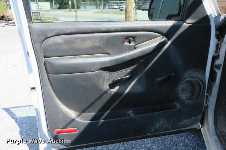 image for item DE3781 2002 Chevrolet Silverado 1500 pickup truck