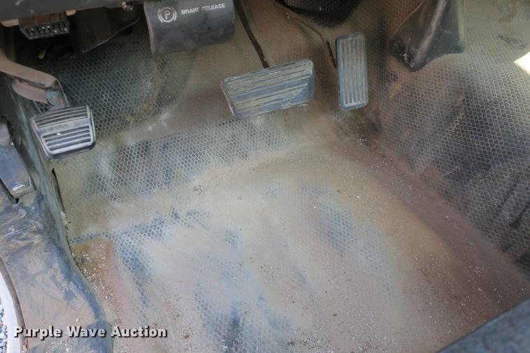 image for item DE3781 2002 Chevrolet Silverado 1500 pickup truck