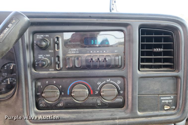 image for item DE3781 2002 Chevrolet Silverado 1500 pickup truck