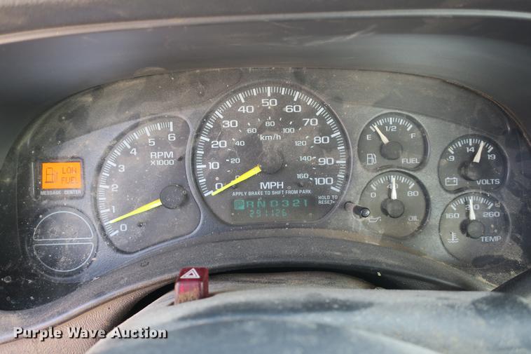 image for item DE3781 2002 Chevrolet Silverado 1500 pickup truck