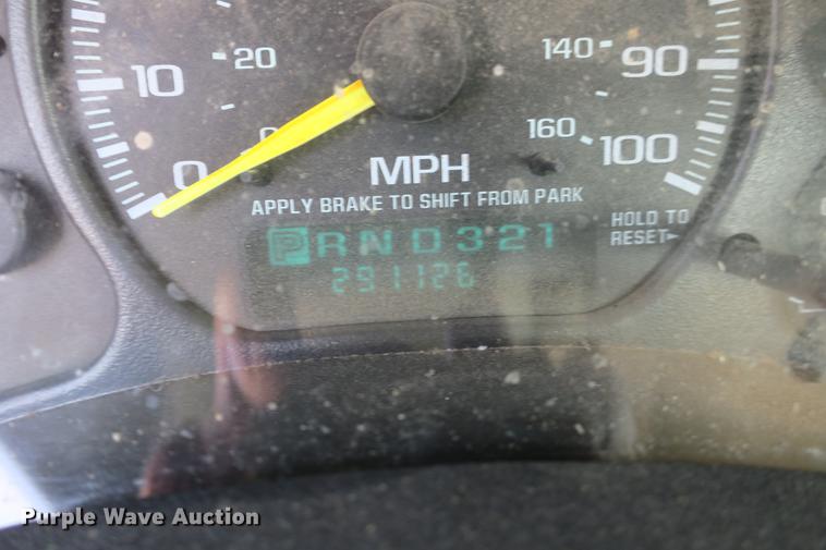 image for item DE3781 2002 Chevrolet Silverado 1500 pickup truck