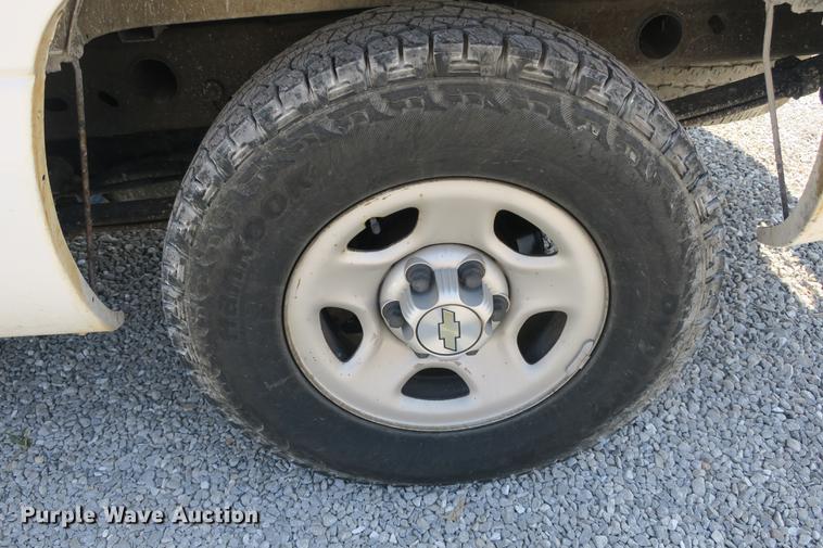 image for item DE3781 2002 Chevrolet Silverado 1500 pickup truck