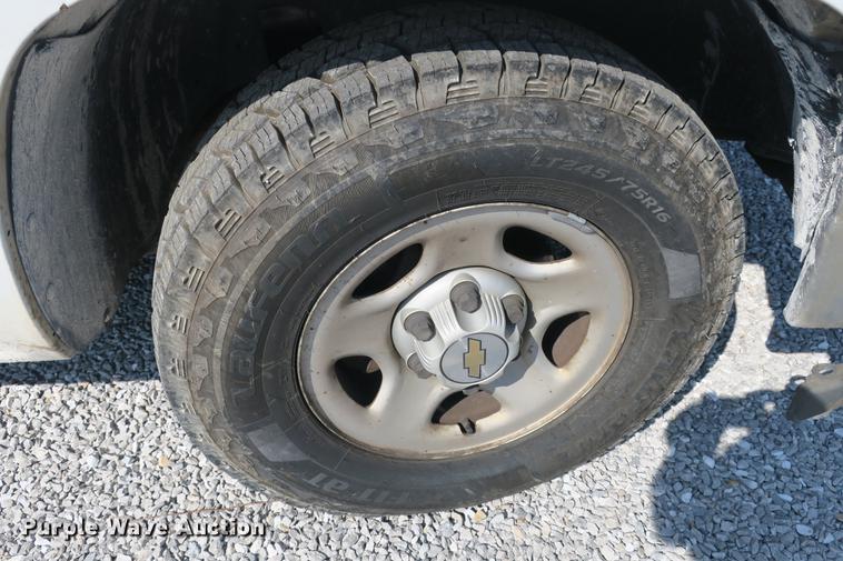 image for item DE3781 2002 Chevrolet Silverado 1500 pickup truck