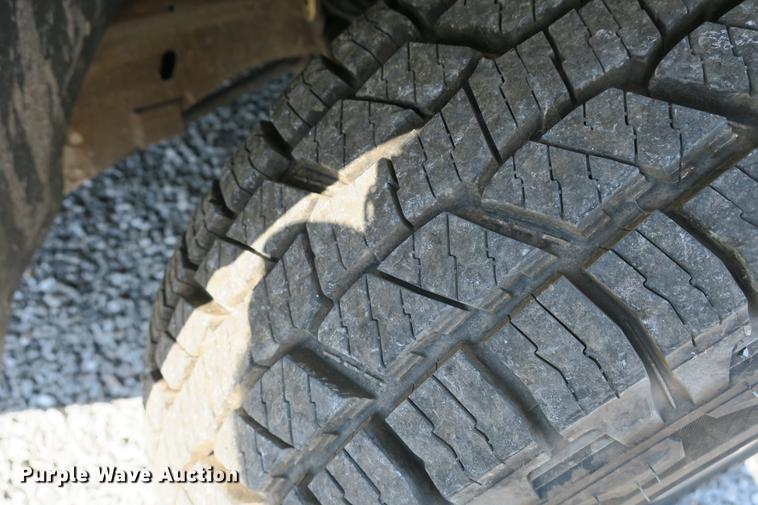 image for item DE3781 2002 Chevrolet Silverado 1500 pickup truck