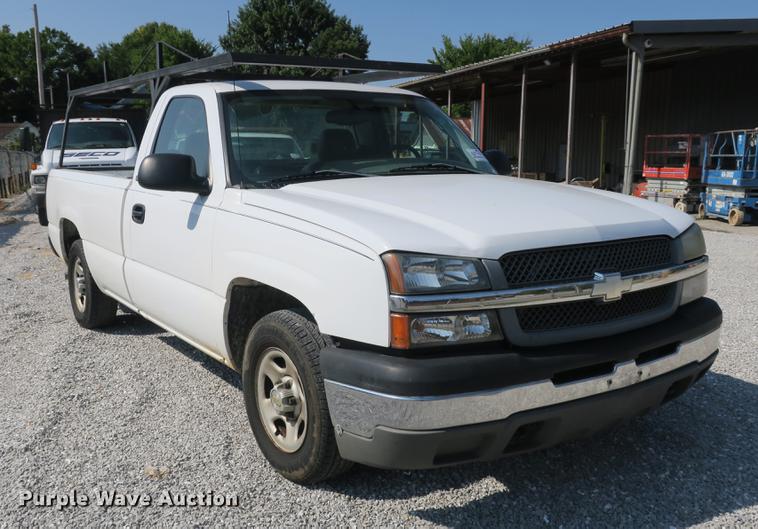 image for item DE3782 2004 Chevrolet Silverado 1500 pickup truck