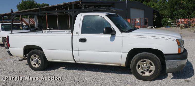 image for item DE3782 2004 Chevrolet Silverado 1500 pickup truck