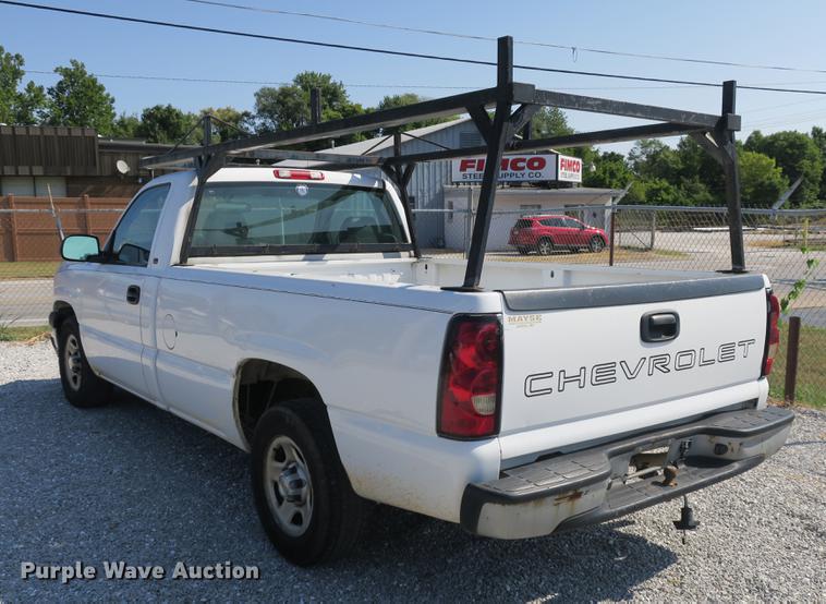 image for item DE3782 2004 Chevrolet Silverado 1500 pickup truck