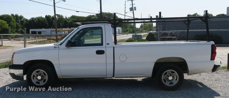 image for item DE3782 2004 Chevrolet Silverado 1500 pickup truck