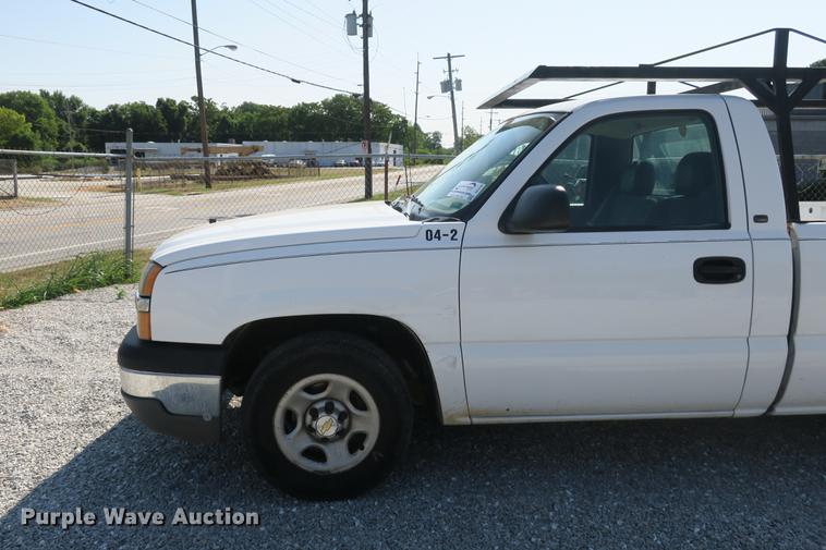 image for item DE3782 2004 Chevrolet Silverado 1500 pickup truck