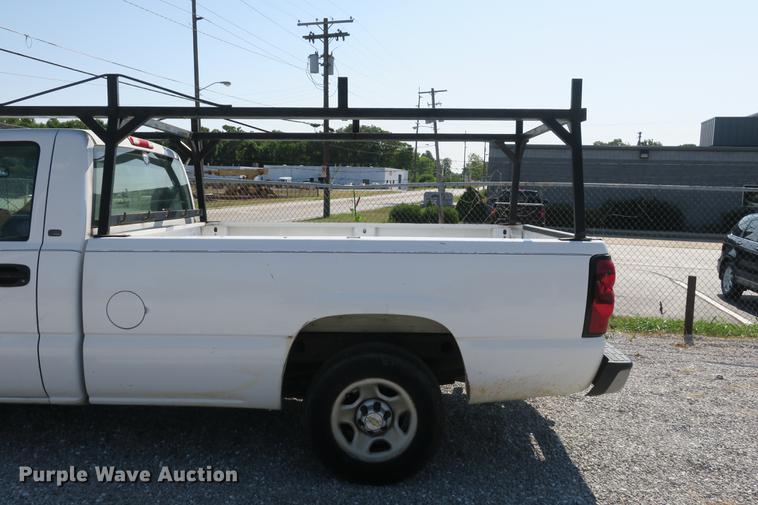 image for item DE3782 2004 Chevrolet Silverado 1500 pickup truck